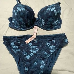 Victoria Secret matching bra & panty set.